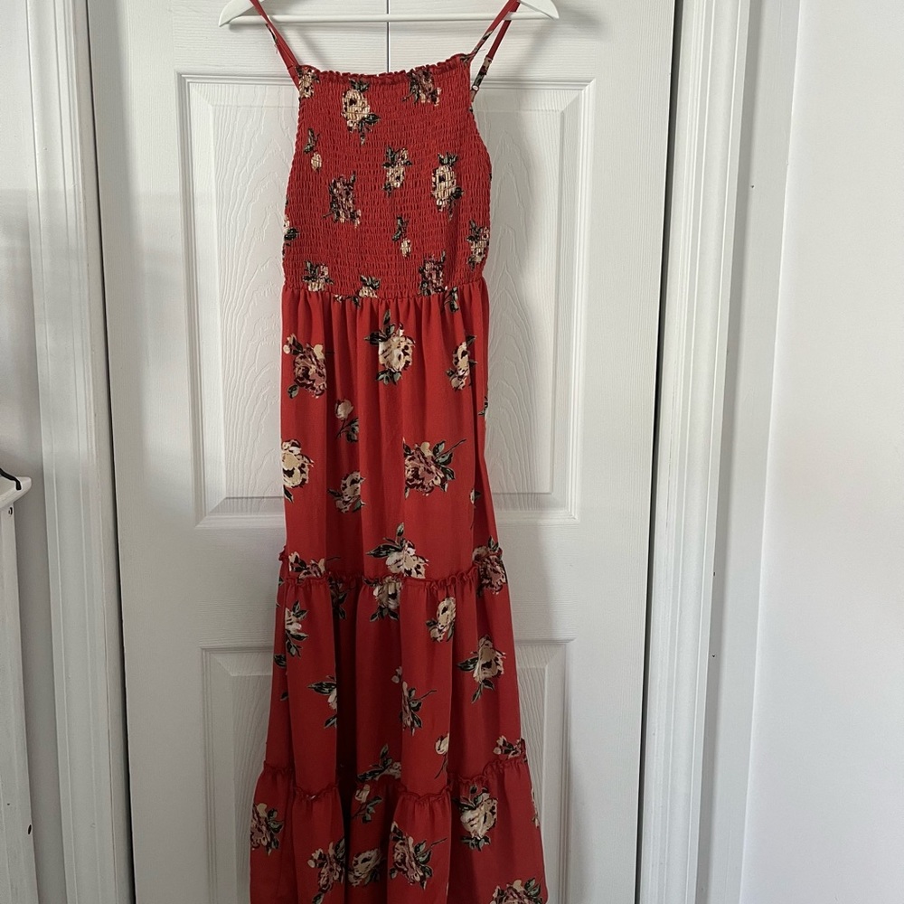 Maxi dress in small size with floral prints.